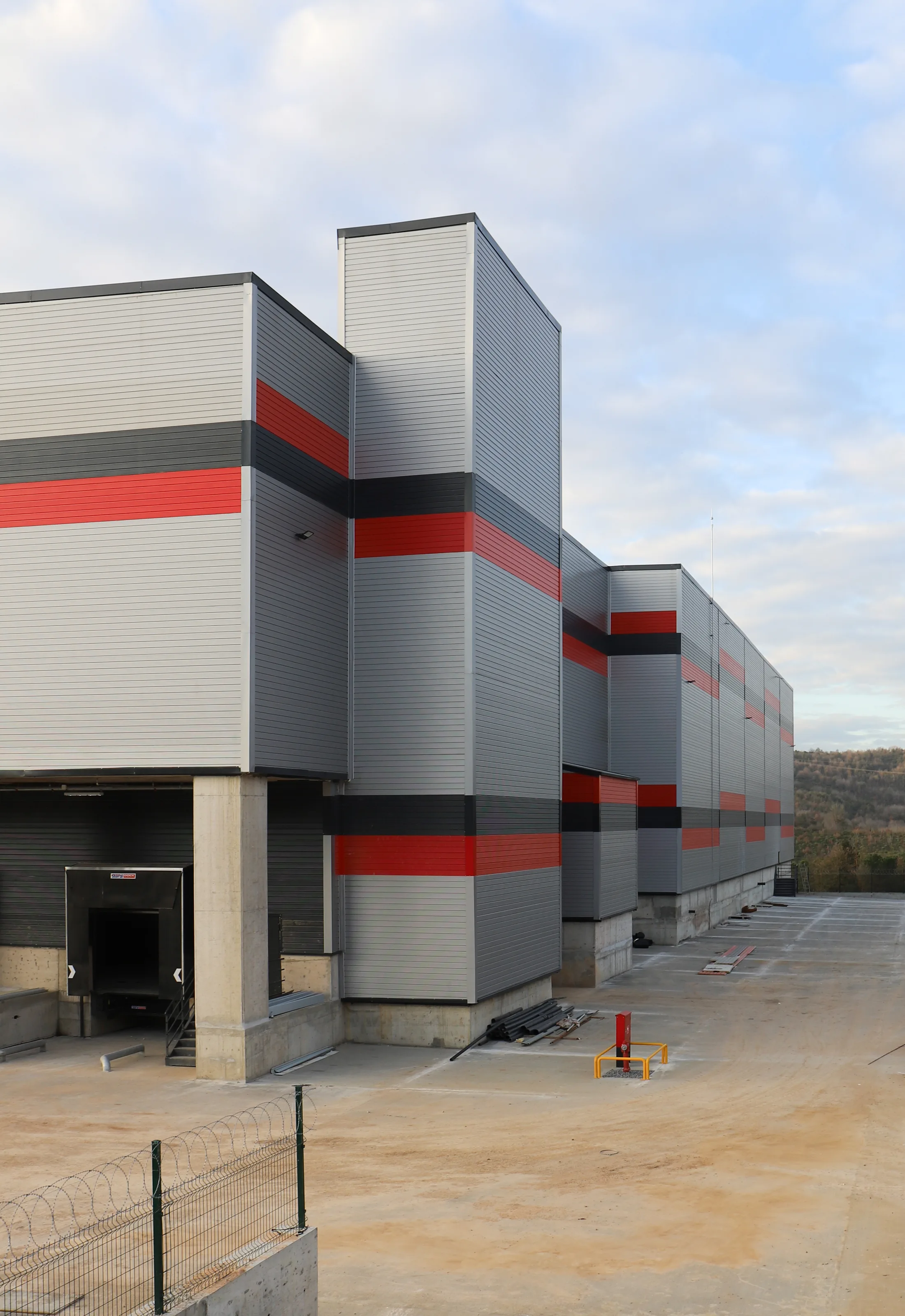 Production facility clad with sandwich panels